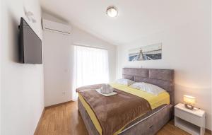 Cozy Home In Kastel Luksic