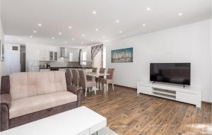 Stunning Home In Banjol