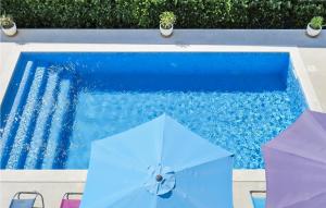 9 Bedroom Awesome Home In Starigrad