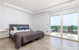 5 Bedroom Nice Home In Fazana 