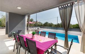 5 Bedroom Nice Home In Fazana 