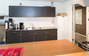 Beautiful Home In Den Ham With Kitchen