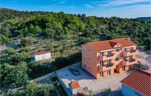 2 Bedroom Gorgeous Apartment In Sevid