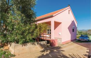 3 Bedroom Nice Home In Sikovo 