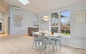 2 Bedroom Nice Home In Hornbæk