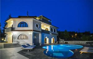 Pet Friendly Home In Jurdani With Sauna - 5hvězdičkové hotely ve městě Jurdani