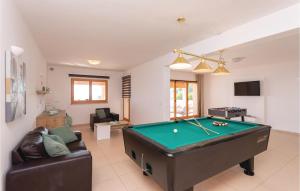 Amazing Home In Prizba With House Sea View 