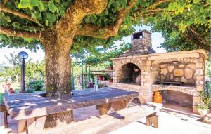 One-Bedroom Apartment Groznjan 01