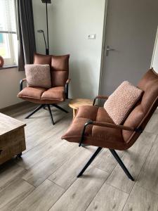 Bungalow op bedrijf met melkkoeien