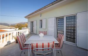 Gorgeous Apartment In Novi Vinodolski