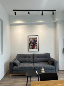 Petralona Private Urban