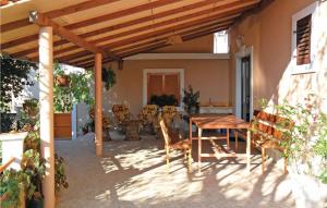 1 Bedroom Amazing Apartment In Orebic 