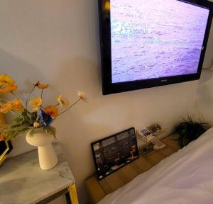 Gaon stay #sillim stn 2min #airport bus 1min #gangnamhongdae 20min #yeouido10min #longtermstay discount #healingproperty