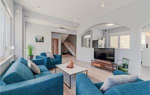 Nice Home In Sreser With Jacuzzi 