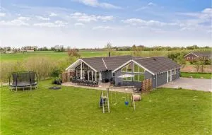 Awesome Home In Idestrup With Kitchen - Нюкебинґ-Фальстер