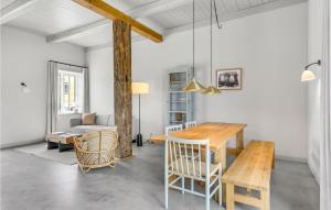 1 Bedroom Lovely Apartment In Humble