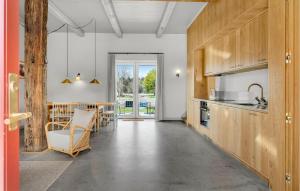 1 Bedroom Lovely Apartment In Humble