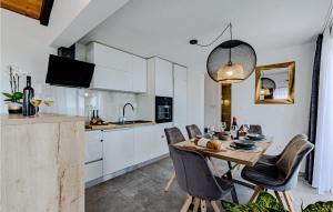 1 Bedroom Beautiful Home In Blato