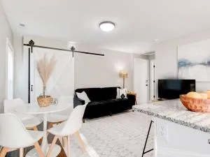 Cozy 1-Bedroom Retreat, New Remodel, Fast Wi-Fi - 西摩