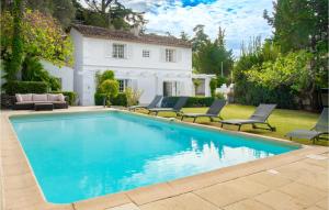 Beautiful Home In Cannes With Kitchen