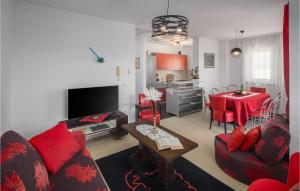 Lovely Home In Crveni Vrh With Wifi 