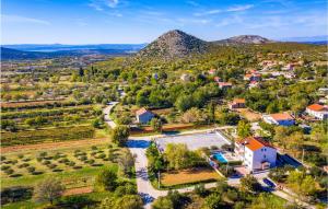 Lovely Home In Radasinovci With Kitchen 