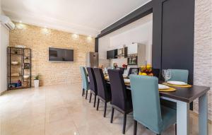 Lovely Home In Radasinovci With Kitchen 