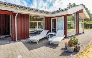 Three-Bedroom Holiday Home In Sjallands Odde