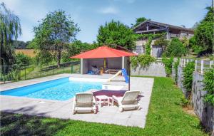 Maisons de vacances 2 Bedroom Nice Home In Saint-Salvy : photos des chambres
