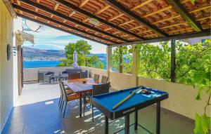 Stunning Home In Okrug Donji With Kitchenette 