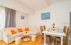 2 Bedroom Amazing Apartment In Slime