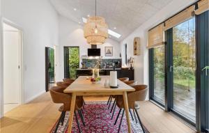 3 Bedroom Nice Home In Fårevejle