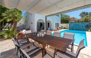 Beautiful Home In Vrsi Mulo With Sauna