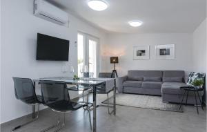 Beautiful Home In Vrsi Mulo With Sauna 