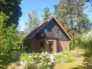 Martha - Ferienhaus, 3 Schlafzimmer, 2 bis 8 Personen, S-Bahn nach Berlin, Strausseenähe, ruhige Lage - Kolonie Scholz