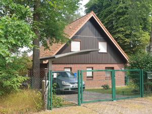 Martha - Ferienhaus, 3 Schlafzimmer, 2 bis 6 Personen, S-Bahn nach Berlin, Strausseenähe, ruhige Lage