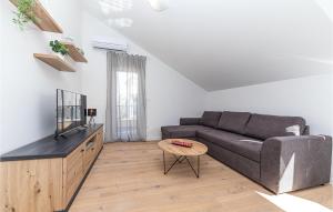 Lovely Apartment In Kastel Stari