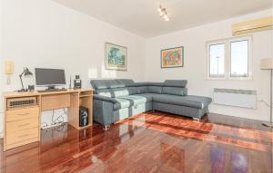 4 Bedroom Gorgeous Home In Dubrava 