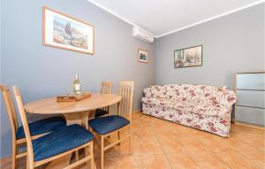 1 Bedroom Stunning Apartment In Grebastica 