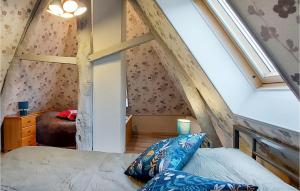 Maisons de vacances Cozy Home In Berthouville With Wifi : photos des chambres