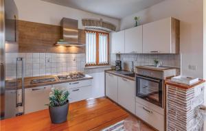2 Bedroom Stunning Apartment In Fazana 