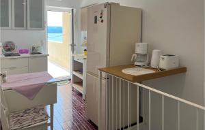 2 Bedroom Nice Apartment In Dugi Rat 