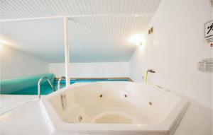 Beautiful Home In Ebeltoft With Sauna