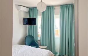 2 Bedroom Nice Apartment In Dugi Rat