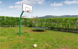 Three-Bedroom Holiday Home In Neoric