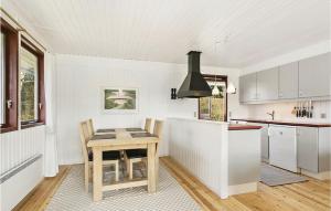 Four-Bedroom Holiday Home In Dronningmolle