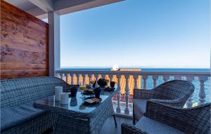 Beautiful Apartment In Prigradica