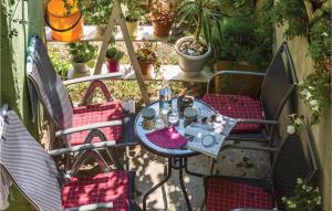 Lovely Apartment In Makarska With Wifi 