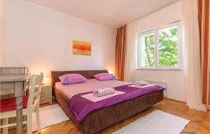 Lovely Apartment In Makarska With Wifi 