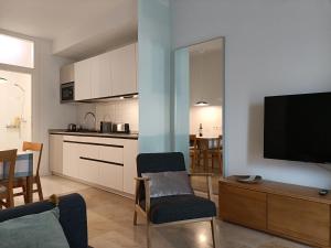 White Suite Alameda